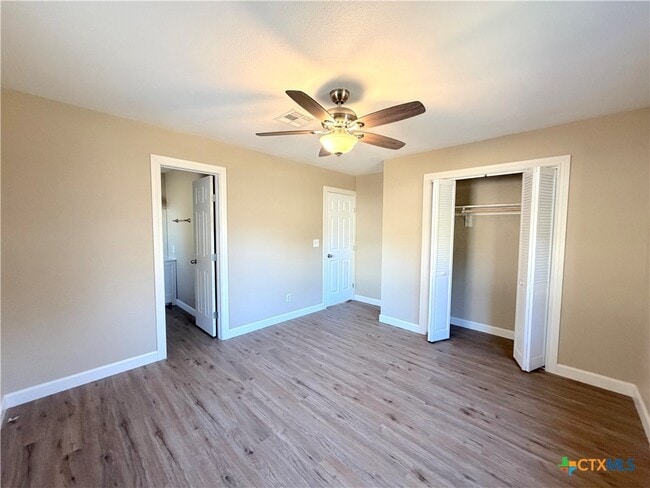 Building Photo - 1616 Lonesome