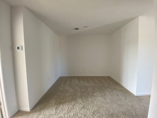 Building Photo - 532 Autumn Breeze Cir