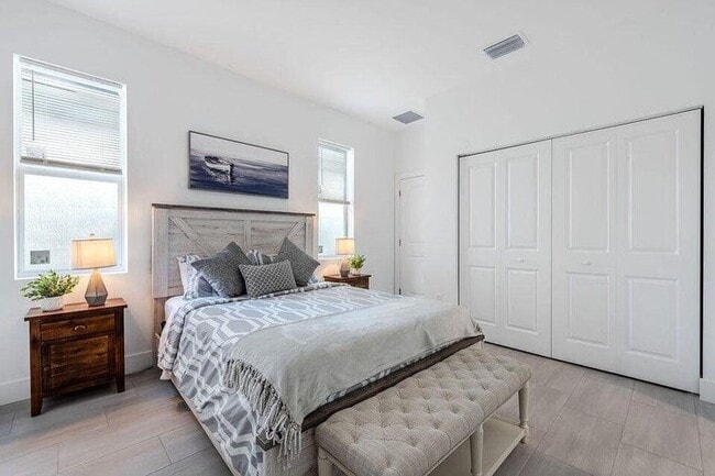 Building Photo - 2671 Hiawatha Ave