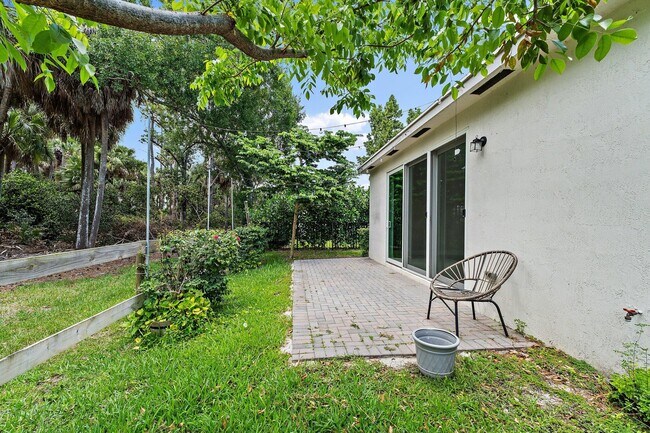 Building Photo - 6825 Pointe of Woods Dr