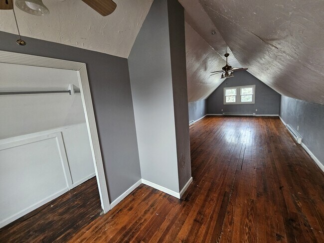 Building Photo - 10014 Sladden Ave