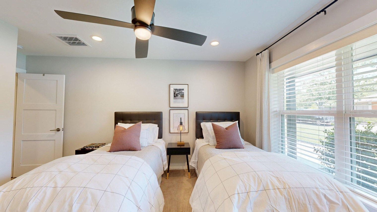 Building Photo - 805 Dexter Dr S