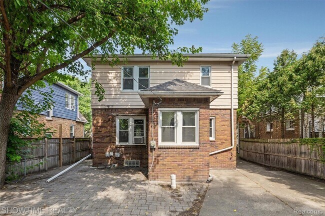Building Photo - 2410 Yale Ave