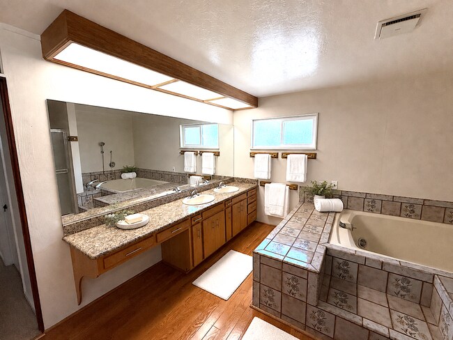 Building Photo - 786 Eden Ave