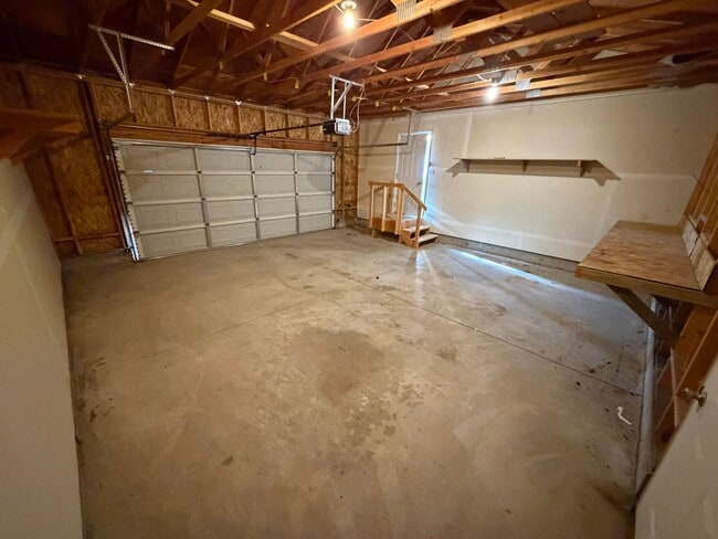 Building Photo - 1085 Orion Rd