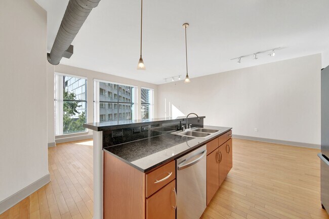 Building Photo - 1901 Post Oak Blvd