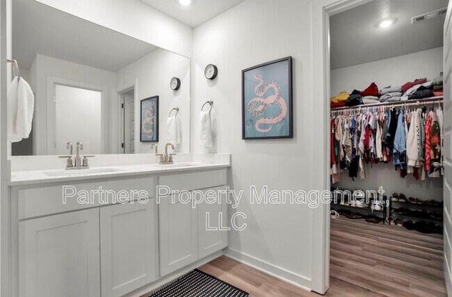 Building Photo - 4435 W Canyon Run Dr