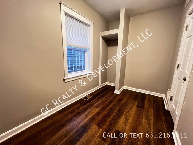 Building Photo - 1439 N Artesian Ave