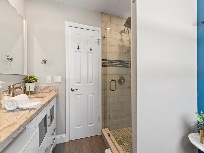 Building Photo - 801 SE 14th St