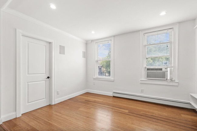 Building Photo - 5 Van Cleef St