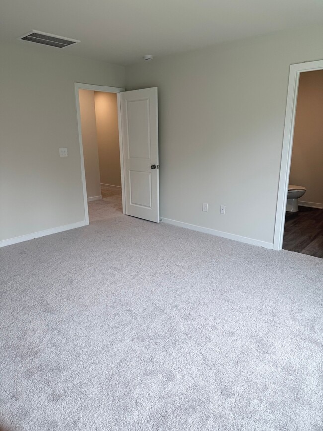Building Photo - 404 sweltry Dr