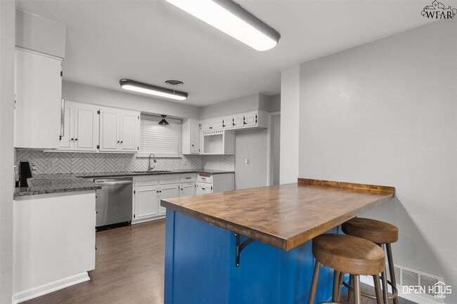 Building Photo - 4805 Big Bend Dr