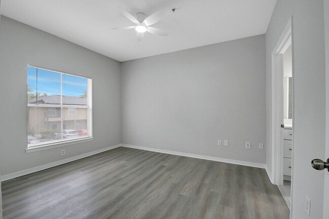 Building Photo - Fully Remodeled 3/2 with Loft in MetroWest...