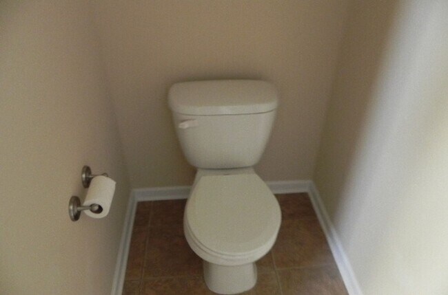 Building Photo - 4 Bedroom - Near Ft Moore