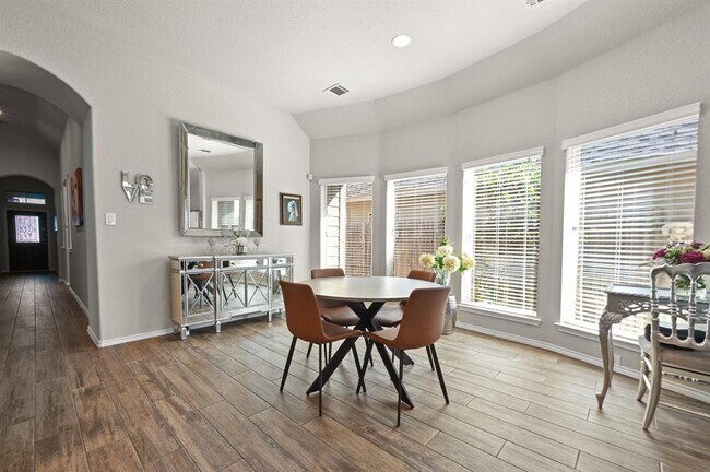 Building Photo - 373 Lacey Oak Lp