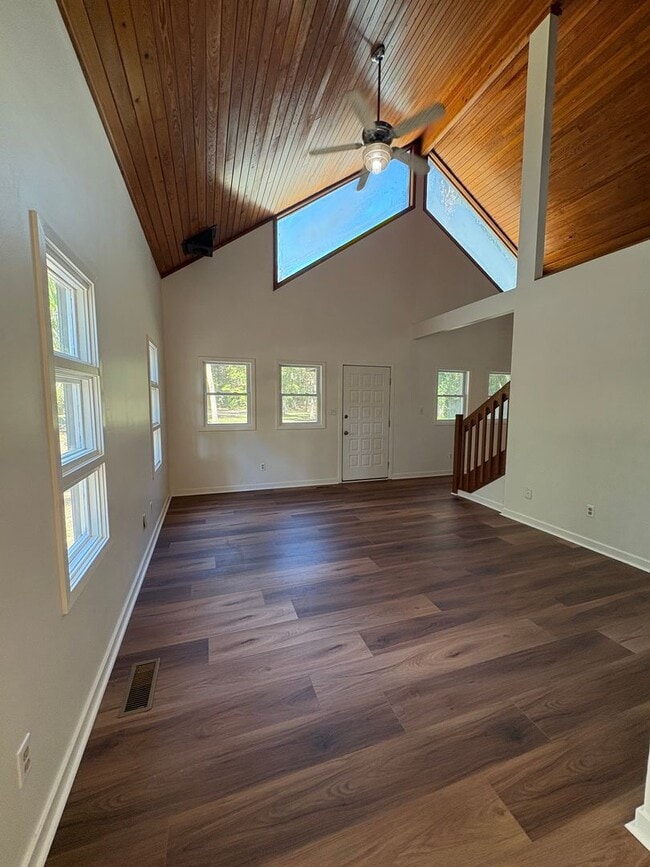 Building Photo - One-of-a-kind Home on 2.2 Acres – $1,700/m...