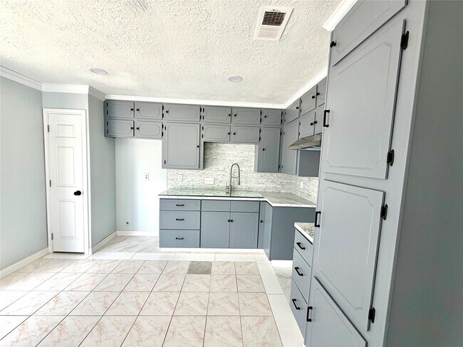 Building Photo - 718 Blue Rock Ct