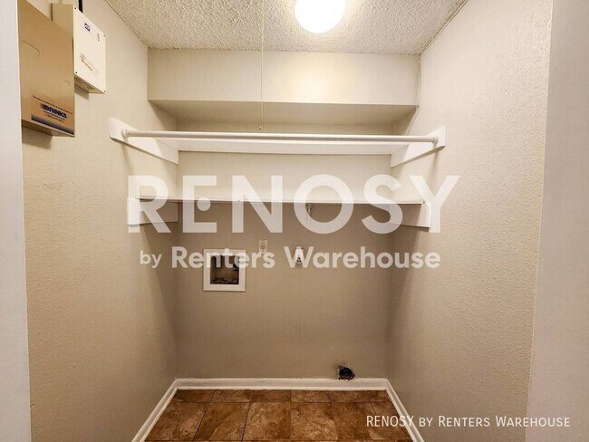 Building Photo - 17742 Kings Park Ln