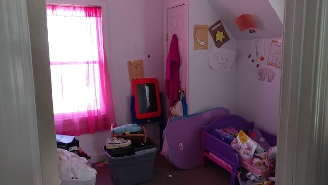 Building Photo - 275 Bay St