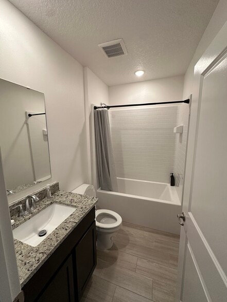 Building Photo - 268 Pioneer Ave NE