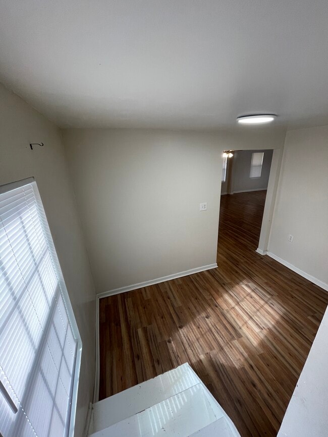 Building Photo - 5-125 Roundtree St