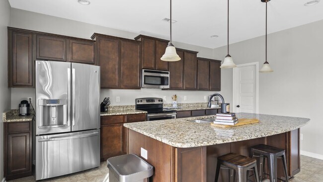 Building Photo - Towne Pointe