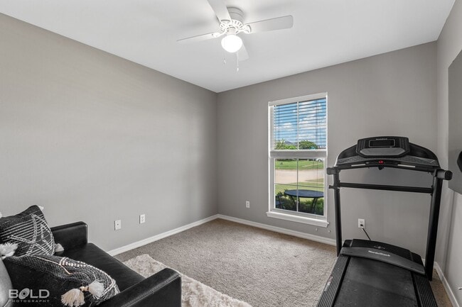 Building Photo - Check Out this 4 bed 2 bath