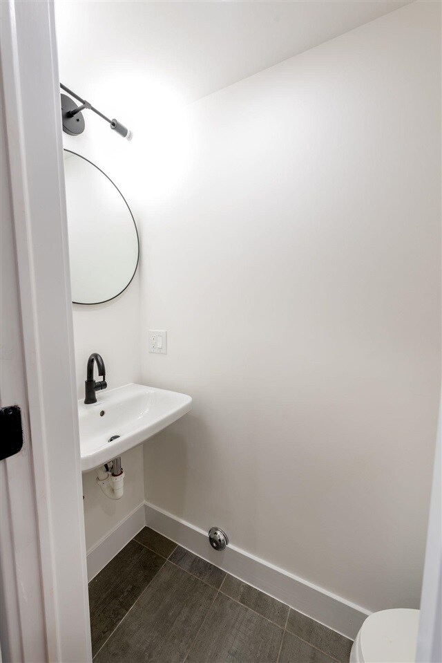Building Photo - 827 Pavonia Ave