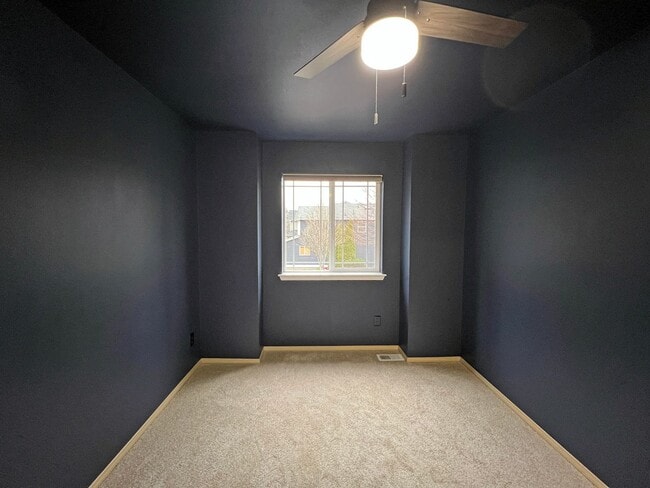 Building Photo - 3 Bedroom  2 Bath Home in Desirable Maple Valley