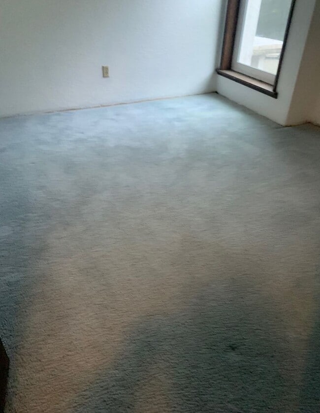 Building Photo - Country living