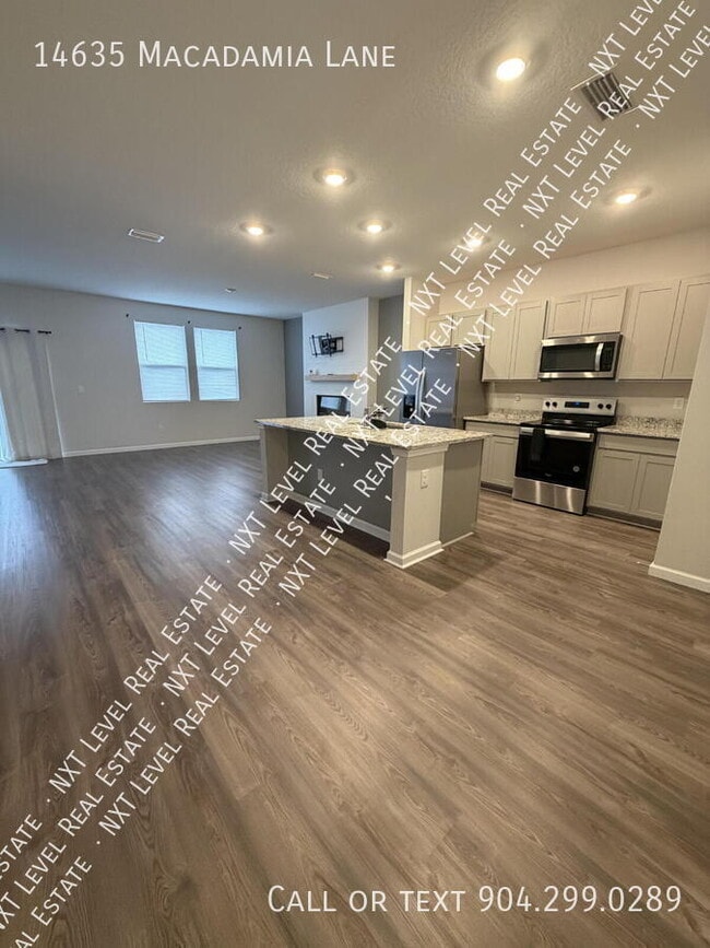 Building Photo - 14635 Macadamia Ln