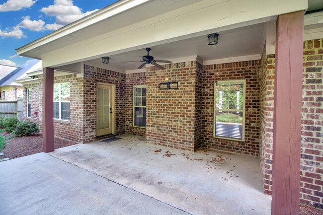 Building Photo - 114 Huber St