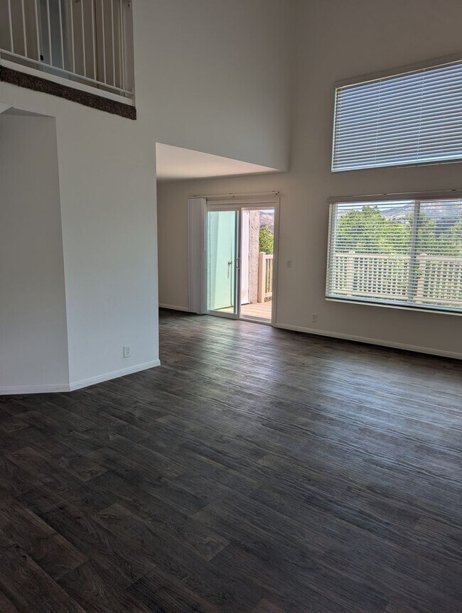 Building Photo - 3 Bed/2 Bath Townhome in Poway