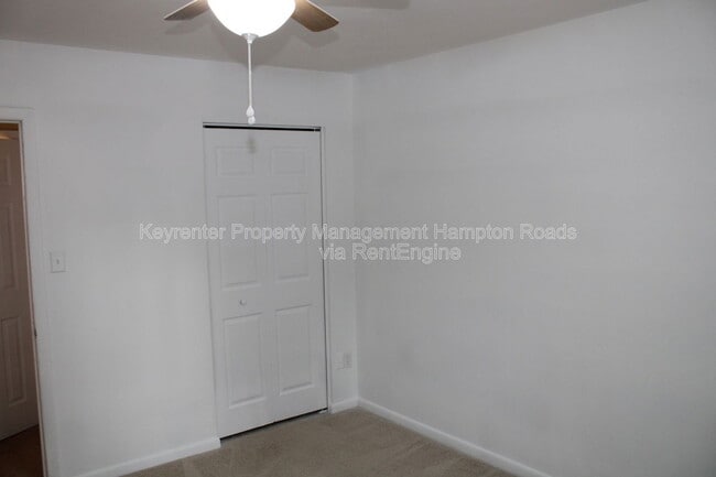 Building Photo - 5776 W Hastings Arch