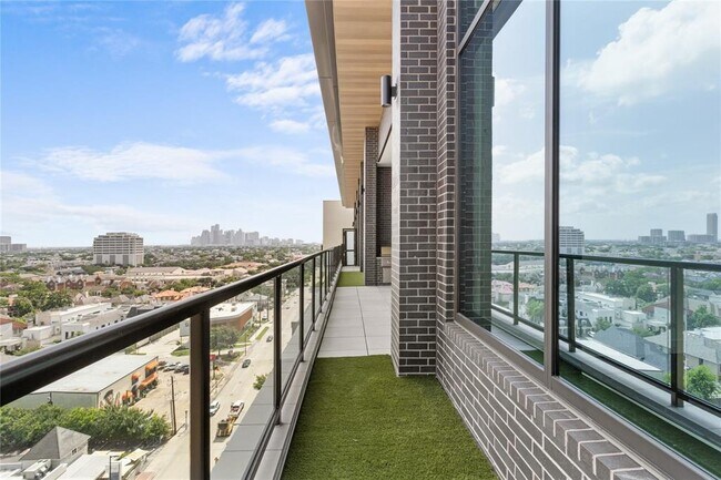 Building Photo - 2311 Westheimer Rd