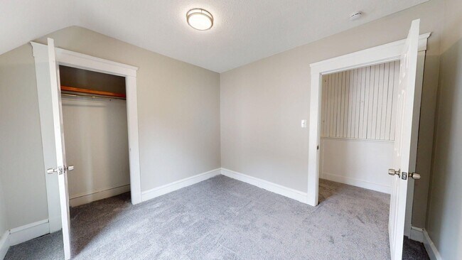Building Photo - Madison/West Blvd neighborhood: 3 bedroom/1 bath single family home.