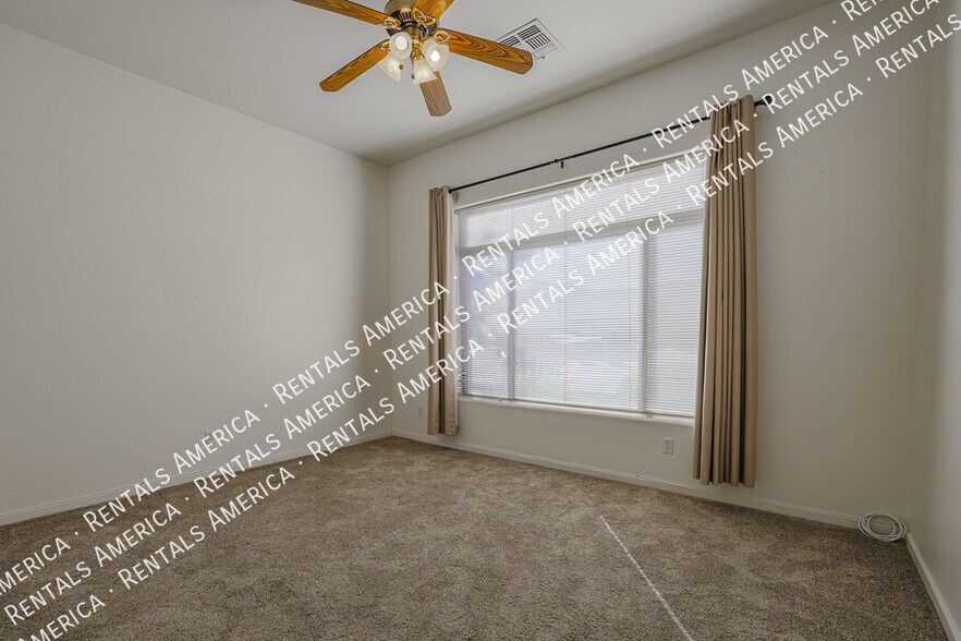 Building Photo - 2126 E Fawn Dr