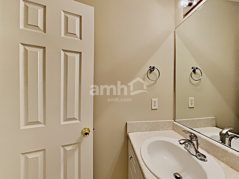 Building Photo - 1109 Benton Mason Dr