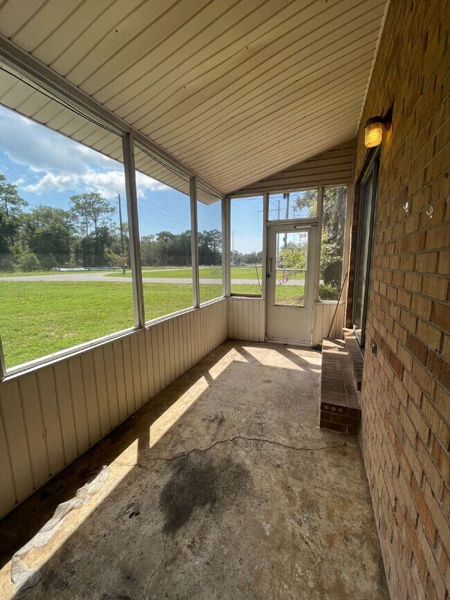 Building Photo - 939 Tanager Rd