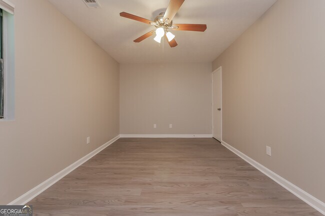 Building Photo - 145 Lynda Ln