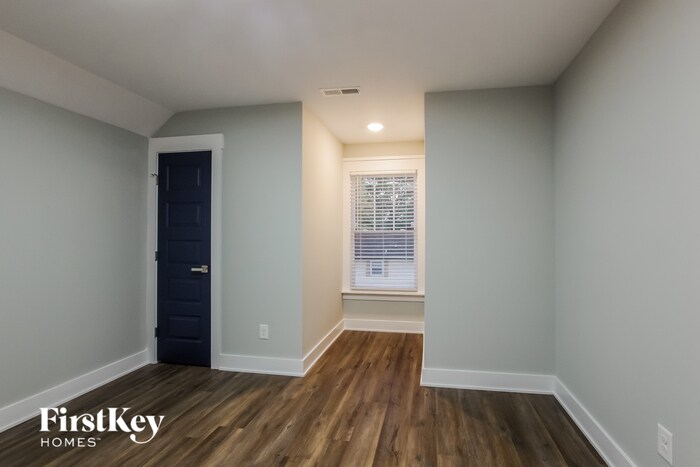 Building Photo - 300 S Crawford St