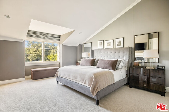 Building Photo - 10847 Bellagio Rd