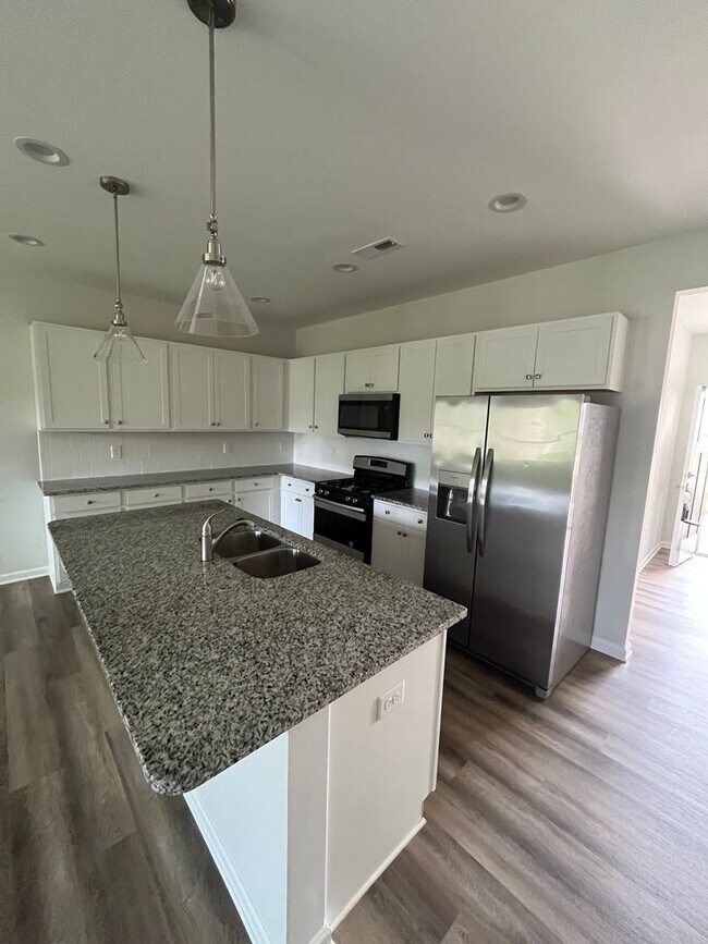 Building Photo - Charming 3 Bedroom Home Located In Zebulon NC!!!