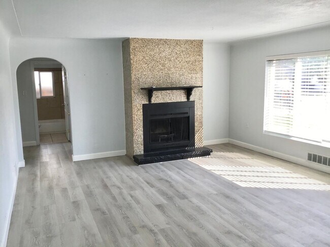 Building Photo - 921 Xavier St