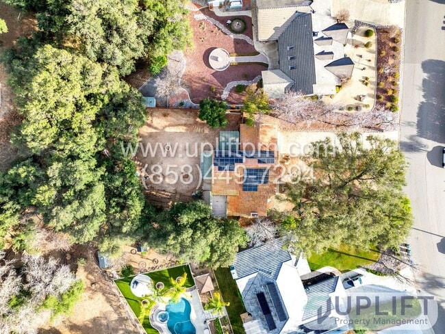 Building Photo - Country Estates - 4 bedroom 3 bathroom ove...
