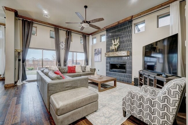 Building Photo - 4009 NE Realtree Dr