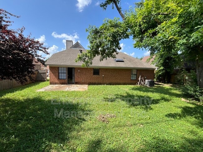 Building Photo - 7901 Deer Trail Ln