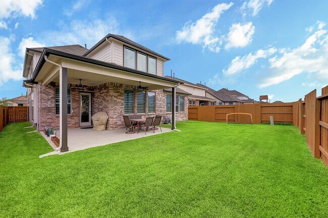Building Photo - 142 Sunray Creek Dr