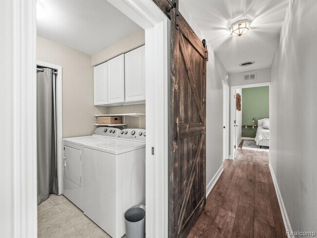 Building Photo - 3500 Fieldview Ave