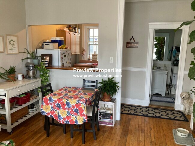 Building Photo - 1572 Commonwealth Ave